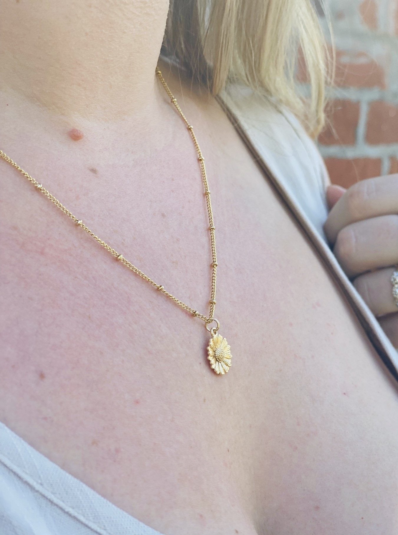 Daisy Flower Pendant